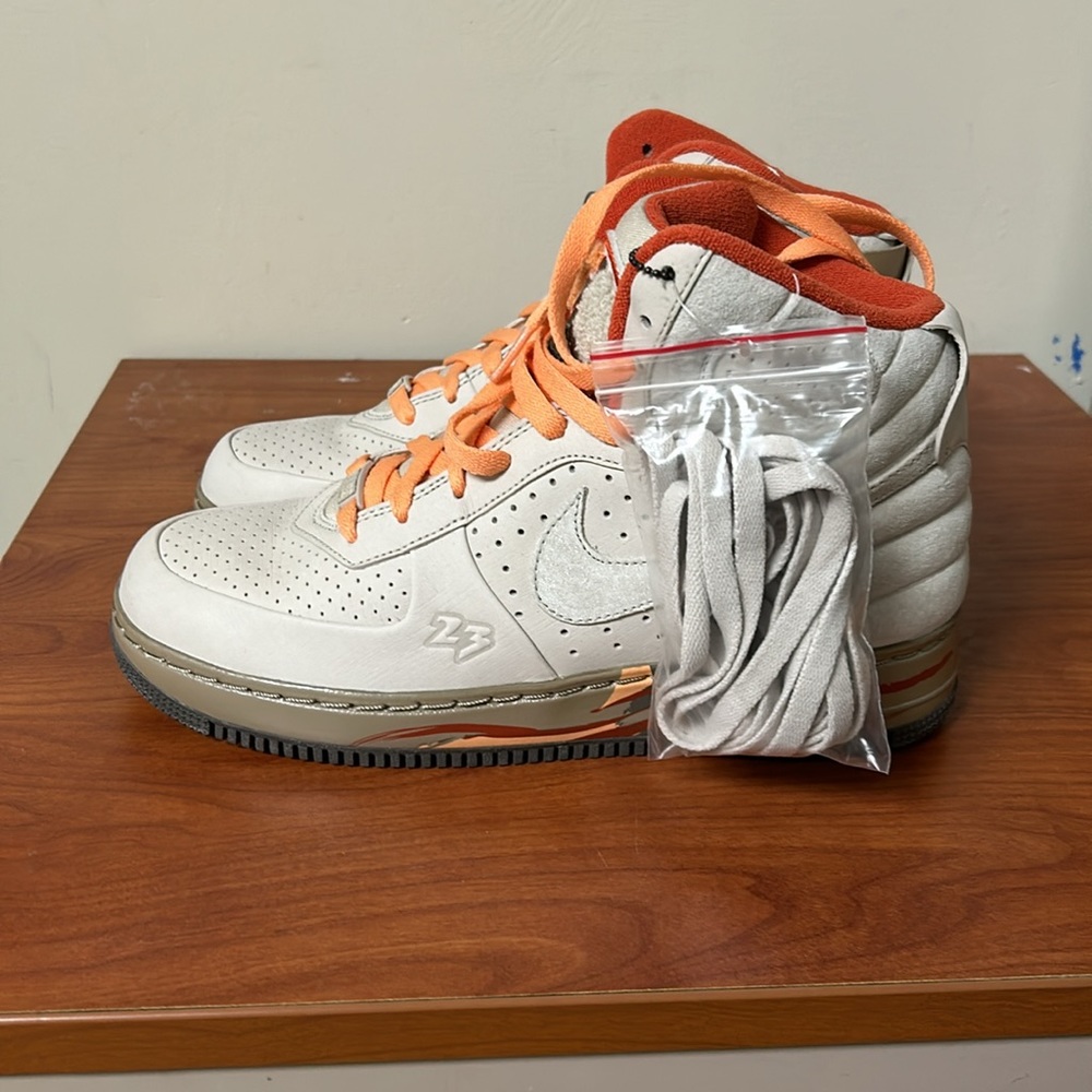 Size 9 1/2 - Picture 2 of 6